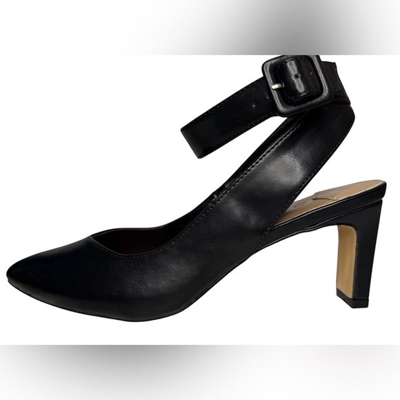 Shoes - New black ankle strap heels size 7 pumps